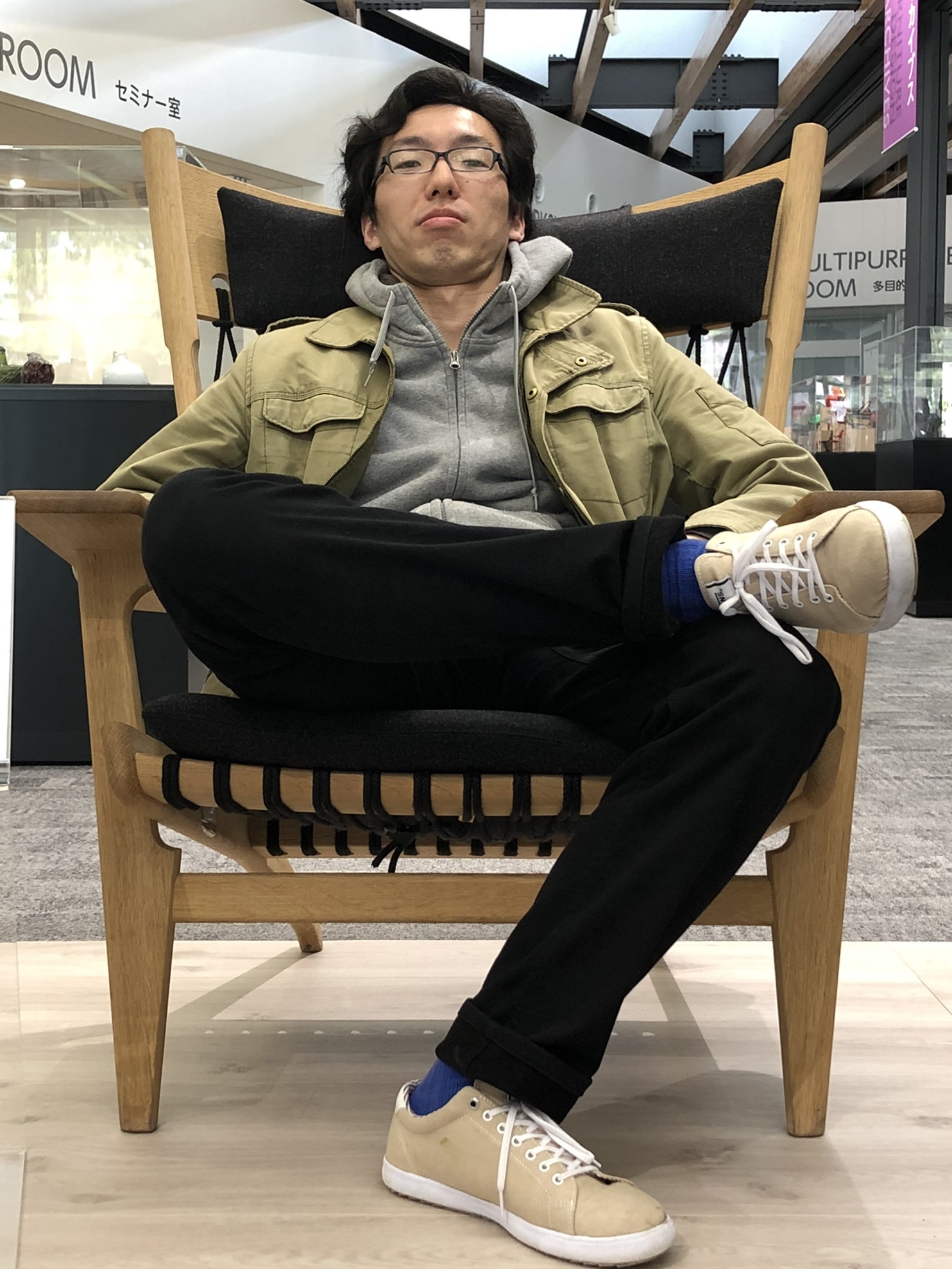 R